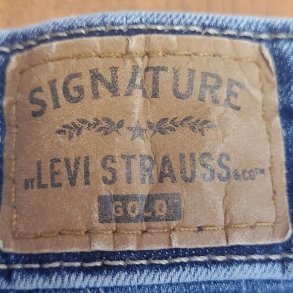 Levi’s Signature Gold~ Straight Leg Cut ~  Sz 4S  ~ Jeans ~ Excellent Condition - Picture 8 of 9